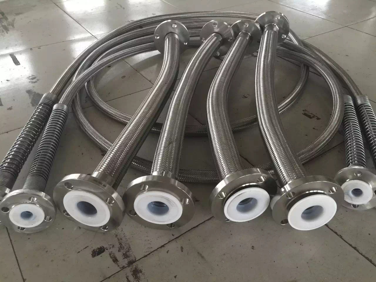 内衬四氟不锈钢软管厂家