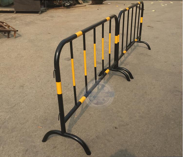 沿海黑黄铁马栅栏定做 盐田施工铁马护栏